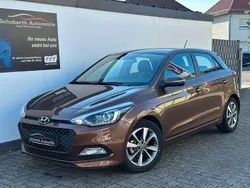 Braun Gebraucht 2015 Hyundai i20 Intro Edition Limousine | 10.780 € (Fairer Preis)