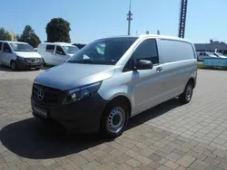 Silber Gebraucht 2023 Mercedes Vito Van / Kleinbus | 26.608 € (Etwas zu teuer)