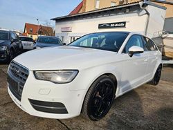 Weiß Gebraucht 2015 Audi A3 Ambition Limousine | 10.950 € (Fairer Preis)