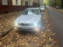 Silber Gebraucht 2002 BMW 525 Kombi | 2.000 €