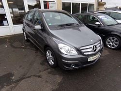 Grau Gebraucht 2010 Mercedes 180 Limousine | 7.995 € (Guter Preis)