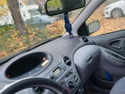 Grün Gebraucht 2002 Toyota Yaris Kleinwagen | 2.000 € (Fairer Preis)