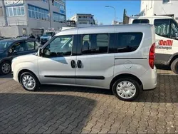 Silber Gebraucht 2012 Opel Combo Van / Kleinbus | 6.850 €