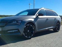 Grau Gebraucht 2020 Skoda Superb SportLine Kombi | 25.555 € (Fairer Preis)