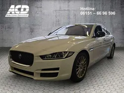 Weiß Gebraucht 2016 Jaguar XE Limousine | 9.470 €