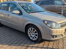 Silber Gebraucht 2005 Opel Astra Limousine | 2.990 € (Fairer Preis)