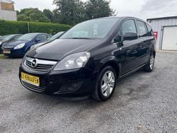Schwarz Gebraucht 2011 Opel Zafira Family Van / Kleinbus | 5.990 € (Etwas zu teuer)