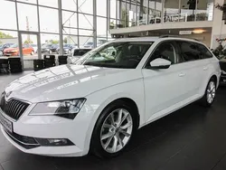Weiß Gebraucht 2018 Skoda Superb Business Line Kombi | 19.999 € (Fairer Preis)