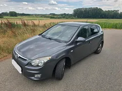 Grau Gebraucht 2009 Hyundai i30 Limousine | 3.000 € (Fairer Preis)