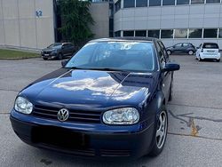 Blau Gebraucht 2001 VW Golf IV Kleinwagen | 1.300 € (Fairer Preis)