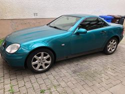 Grün Gebraucht 1999 Mercedes SLK230 Cabrio | 2.100 €