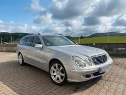 Silber Gebraucht 2004 Mercedes E220 Kombi | 5.550 €