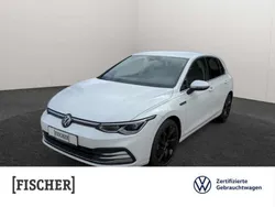 Weiss Gebraucht 2024 VW Golf VIII Style Limousine | 31.987 € (Guter Preis)