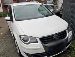Weiß Gebraucht 2009 VW Touran Van / Kleinbus | 3.750 € (Fairer Preis)