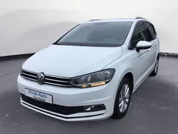 Pure white Gebraucht 2016 VW Touran Highline Van / Kleinbus | 15.970 € (Guter Preis)