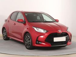 Emotional red 2 Gebraucht 2022 Toyota Yaris Comfort Limousine | 17.990 € (Fairer Preis)