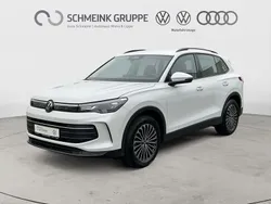 Oryxweiß perlmutteffekt Gebraucht 2024 VW Tiguan Life SUV | 39.880 € (Fairer Preis)
