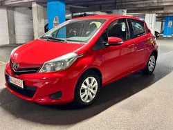 Rot Gebraucht 2012 Toyota Yaris Life Limousine | 5.999 € (Guter Preis)