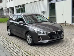 Grau Gebraucht 2018 Hyundai i30 Passion Limousine | 7.499 € (Superpreis)
