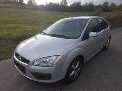 Silber Gebraucht 2004 Ford Focus Ghia Limousine | 2.490 € (Teuer)