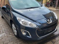 Grau Gebraucht 2012 Peugeot 308 Kleinwagen | 2.500 € (Guter Preis)