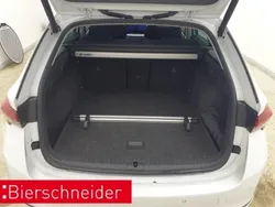 Weiss Gebraucht 2024 Skoda Octavia Selection Kombi | 29.450 € (Guter Preis)