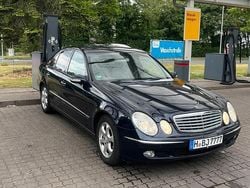 Blau Gebraucht 2002 Mercedes E220 Elegance Limousine | 5.899 € (Teuer)