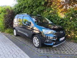 Schwarz Gebraucht 2018 Opel Combo Life Van / Kleinbus | 14.500 € (Fairer Preis)