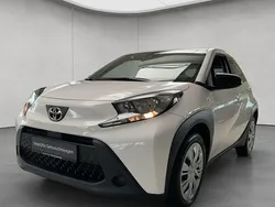 Weiß Gebraucht 2023 Toyota Aygo Play Kleinwagen | 15.450 € (Fairer Preis)