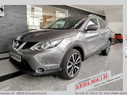 Grau Gebraucht 2016 Nissan Qashqai Tekna SUV | 14.990 € (Fairer Preis)