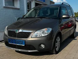 Braun Gebraucht 2012 Skoda Roomster Scout Plus Edition Kombi | 7.900 € (Teuer)