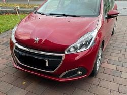 Rot Gebraucht 2018 Peugeot 208 Kleinwagen | 8.500 € (Fairer Preis)