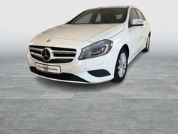 Calcitweiß Gebraucht 2015 Mercedes A180 Style Limousine | 15.920 € (Fairer Preis)
