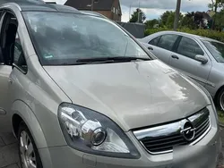 Beige Gebraucht 2007 Opel Zafira Van / Kleinbus | 6.200 € (Teuer)