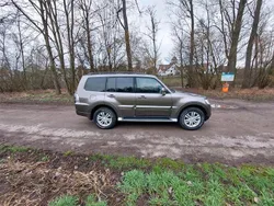 Braun Gebraucht 2013 Mitsubishi Pajero SUV | 19.000 € (Etwas zu teuer)