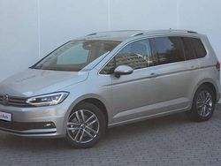 Ivory silver metallic Gebraucht 2024 VW Touran Comfortline Van / Kleinbus | 40.944 €