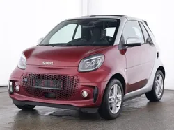 Carmine red (metallic) Gebraucht 2024 Smart ForTwo Electric Drive Exclusive Cabrio | 19.777 € (Fairer Preis)