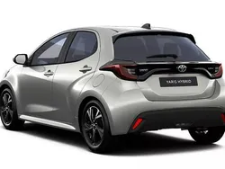 Shimmering silver metallic shimmering silver metallic Neu 2025 Toyota Yaris Hybrid Kleinwagen | 22.525 € (Superpreis)