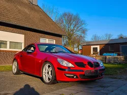Blau Gebraucht 2006 Mercedes SLK350 AMG Cabrio | 3.700 €
