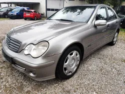 Silber Gebraucht 2005 Mercedes C200 Limousine | 999 €