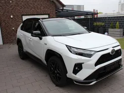 Weiß bicolor Gebraucht 2023 Toyota RAV4 Hybrid Sport SUV | 49.900 € (Etwas zu teuer)