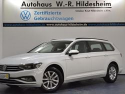 Weiß Gebraucht 2022 VW Passat Business Kombi | 22.929 € (Guter Preis)