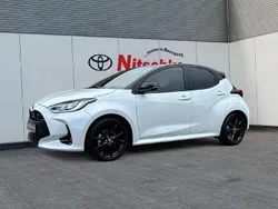 Weiß Gebraucht 2023 Toyota Yaris Hybrid Style Limousine | 24.990 € (Teuer)