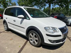 Candyweiss Gebraucht 2009 VW Touran Cross Van / Kleinbus | 9.799 € (Etwas zu teuer)