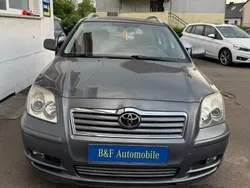 Grau Gebraucht 2005 Toyota Avensis Executive Kombi | 2.750 € (Fairer Preis)