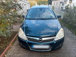 Grün Gebraucht 2007 Opel Astra Kombi | 1.300 € (Etwas zu teuer)