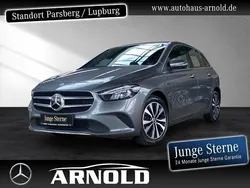 Grau Gebraucht 2021 Mercedes B250 Van / Kleinbus | 25.480 € (Fairer Preis)