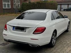 Weiß Gebraucht 2018 Mercedes E220 Limousine | 20.500 € (Superpreis)