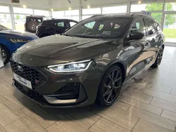 Magneticgrau Gebraucht 2024 Ford Focus ST Kombi | 37.440 € (Fairer Preis)