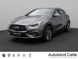 Grau metallic Gebraucht 2016 Infiniti Q30 Premium Kleinwagen | 16.999 € (Etwas zu teuer)